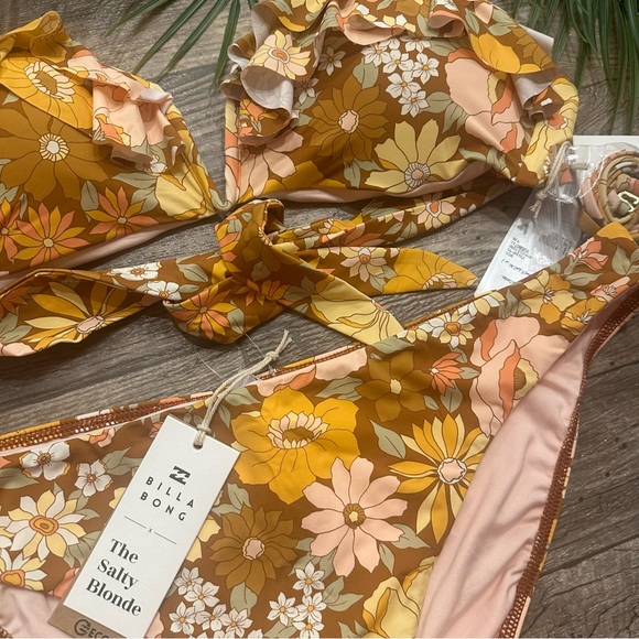 ★ Billabong x Salty Blonde Underwire Bandeau Bikini Top + Lowrider Bikini Bottom - Picture 11 of 17